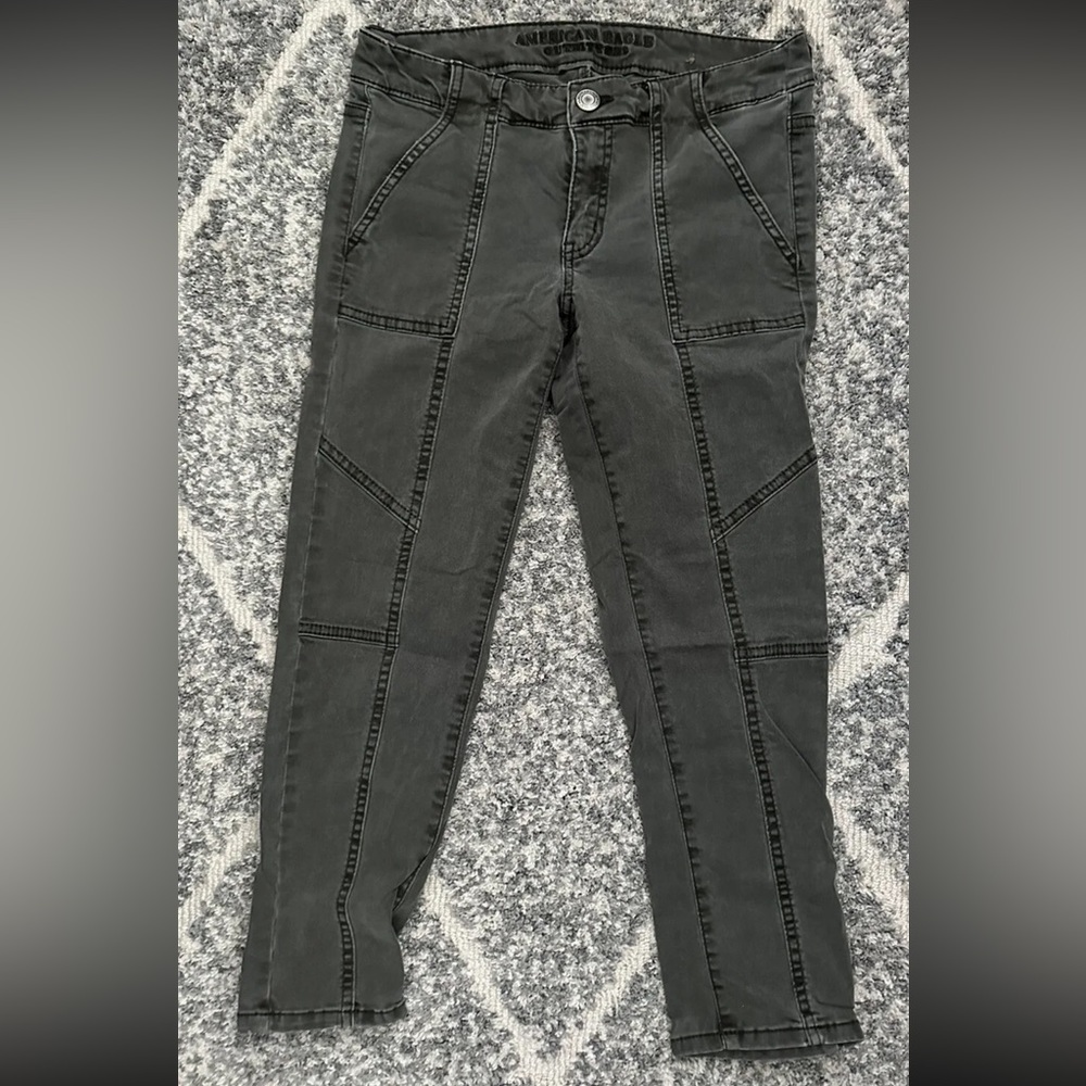 Women’s American Eagle Capri in army green size 2